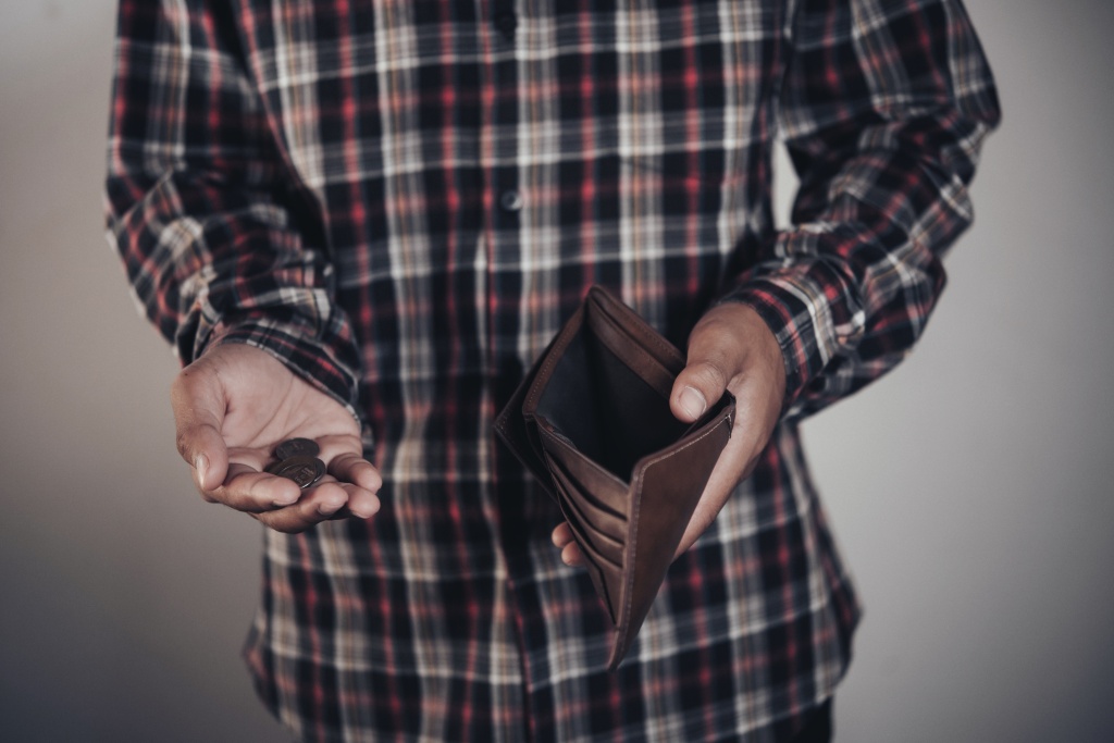 businessman-saving-money.jpg кошелек